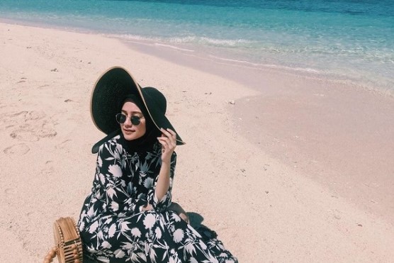 Yuk Intip 5 Inspirasi OOTD  Hijab  Pantai  yang Paling 