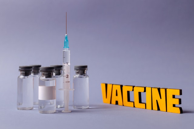 Hukum Menerima Vaksin Saat Puasa