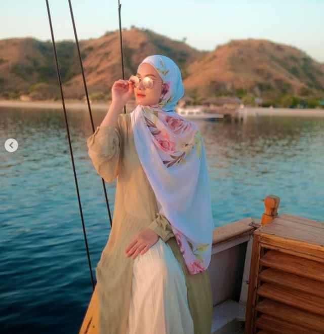 ootd hijab rok plisket
