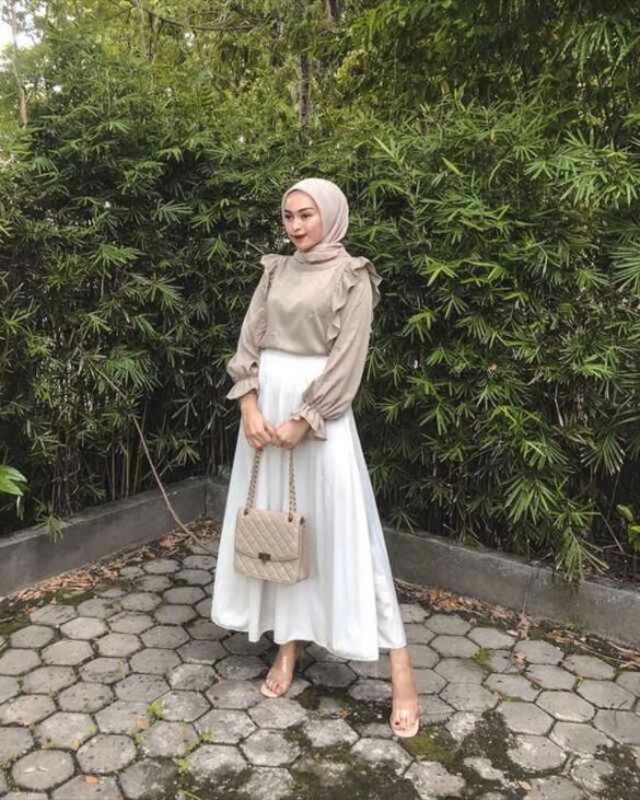 22 OOTD Kondangan yang Casual & Simpel Bikin Berkesan!