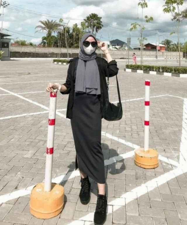 style hijab rok span hitam