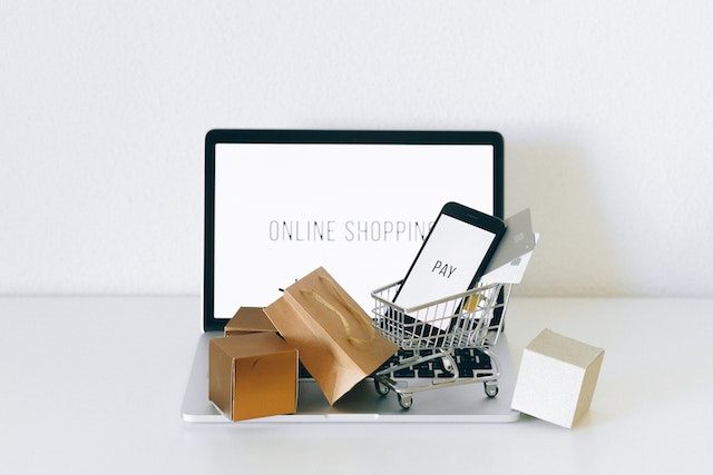 perbedaan social commerce dan e commerce