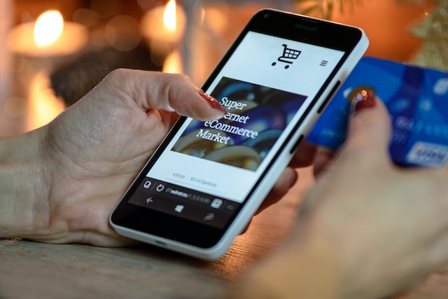 perbedaan social commerce dan e commerce