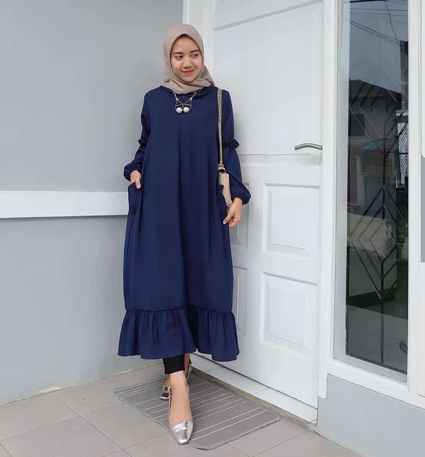 Baju Biru Navy Cocok dengan Jilbab Warna Apa